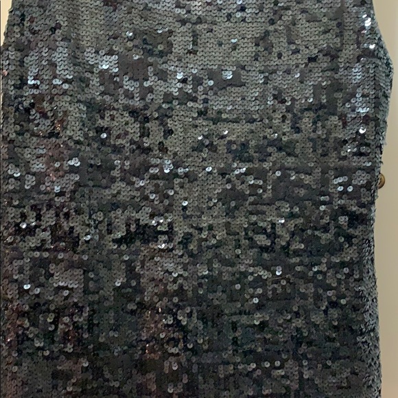 Anne Klein sleeveless sequin top great for the holidays - Picture 2 of 5